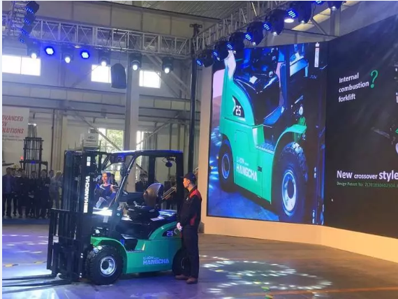 【喜訊】杭叉家族新成員來了！新能源叉車助力新制造業(yè)