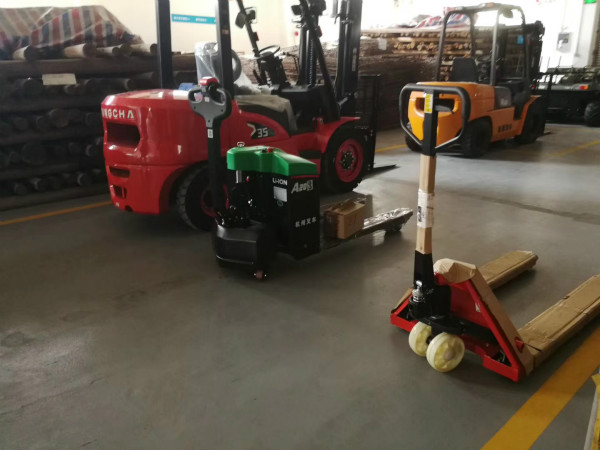 怎么操作叉車才安全？這些危險要規(guī)避！