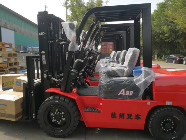 叉車轉(zhuǎn)向沉重？叫你這些方法排除！