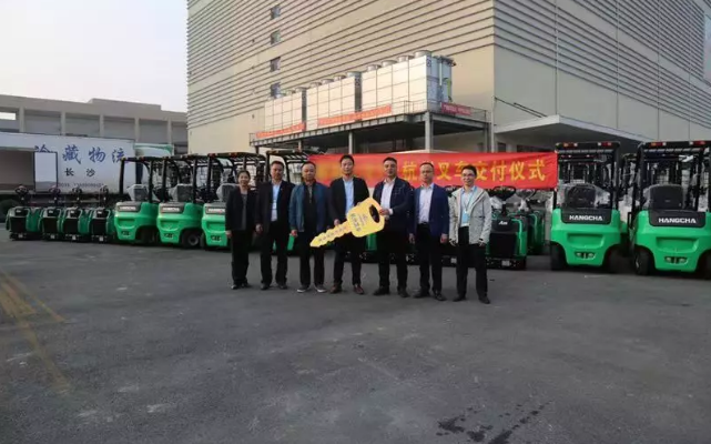 【強勢】杭叉集團交付湖南某大型冷庫58臺鋰電池叉車！