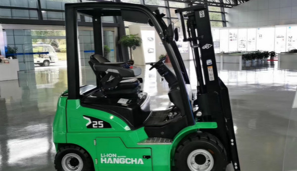 電動叉車買鋰電的還是鉛酸的？當然是鋰電的！