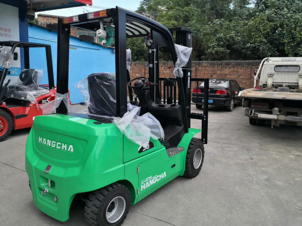 【干貨】電動(dòng)堆高車、電動(dòng)搬運(yùn)車的電機(jī)和繼電器應(yīng)該怎么保養(yǎng)？